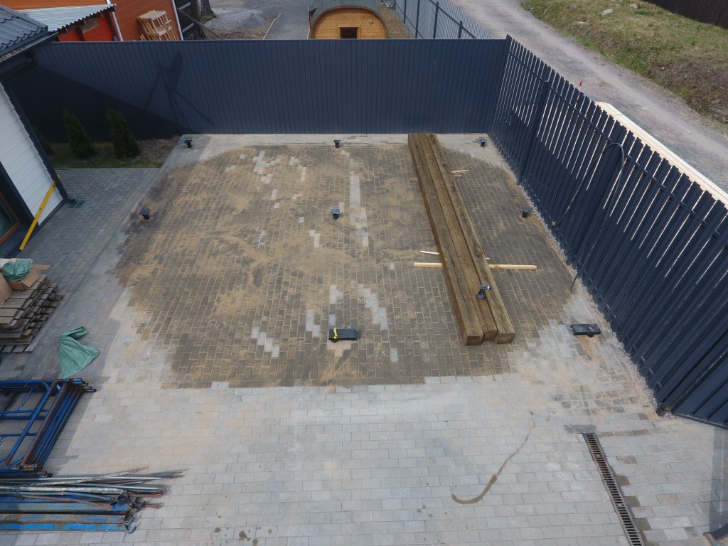 этап строительства гаражи и навеса под одной крышей